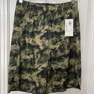 BNWT Old Navy Active shorts, boys size XL (14/16), green camo